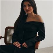 Graduated in English Philology teaches English and Spanish lessons to students and workers